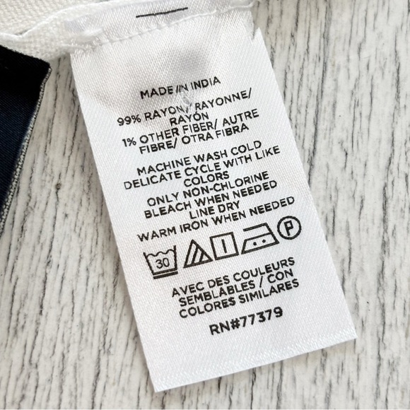 New ANN TAYLOR FACTORY Women’s Ivory Gold Woven Multifunctional Scarf 29”X53” - Picture 6 of 9